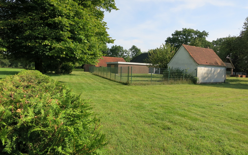 Hallenbar mit Geräteraum