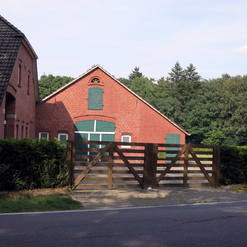 Nebengebäude 1+2
Einfahrt 2
